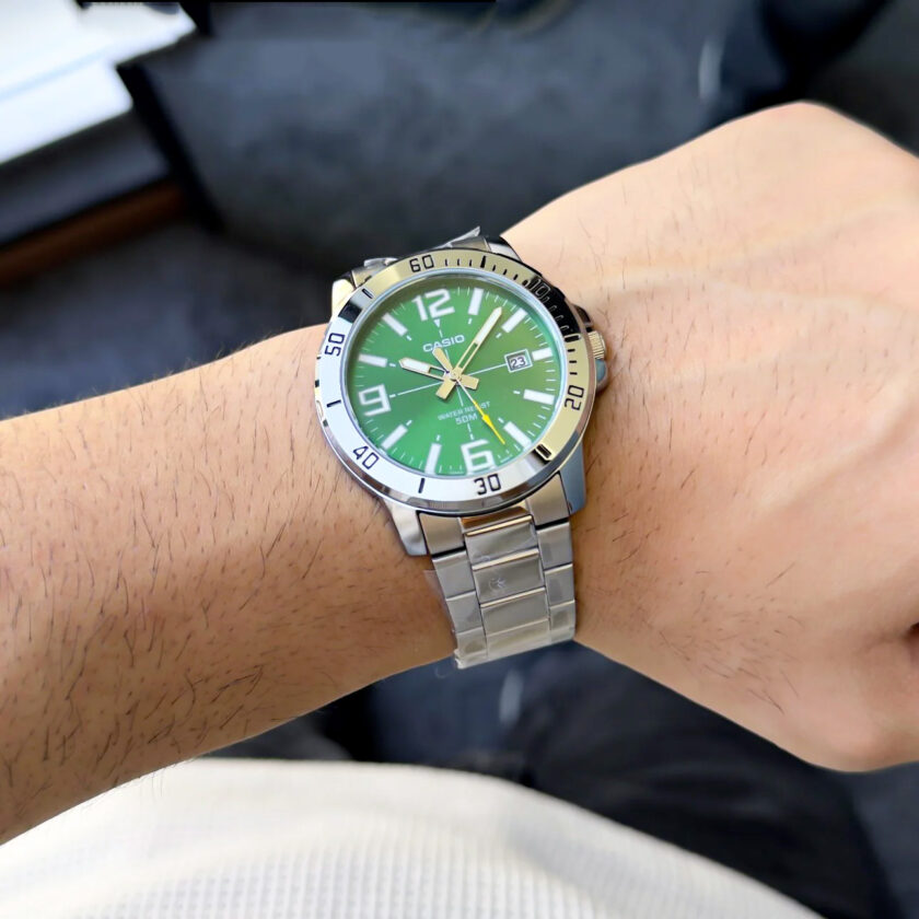montre classique casio homme design Élégant, résistante à leau, bracelet acier inoxydable, cadran vert mtp vd01d 3bvudf