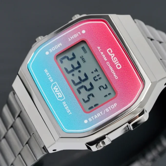 Montre Casio Vintage - A168WERB-2ADF - Bracelet en Acier Inoxydable - Affichage numérique - Résistant à l'eau