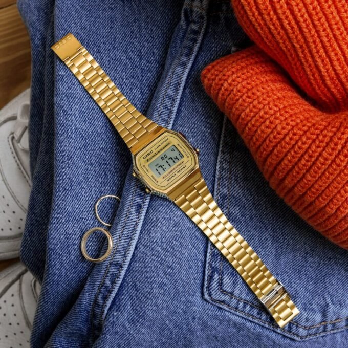 Montre Femme Casio Vintage - A168WG-9WDF - Bracelet en acier inoxydable Or - Affichage numérique - Résistant à l'eau