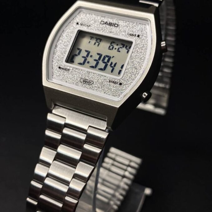 aiwatch_B640WDG-7DF - Montre CASIO Vintage Unisexe - B640WDG-7DF - Bracelet Gris En Acier Inoxydable - Cadran Blanc - 12 Mois De Garantie