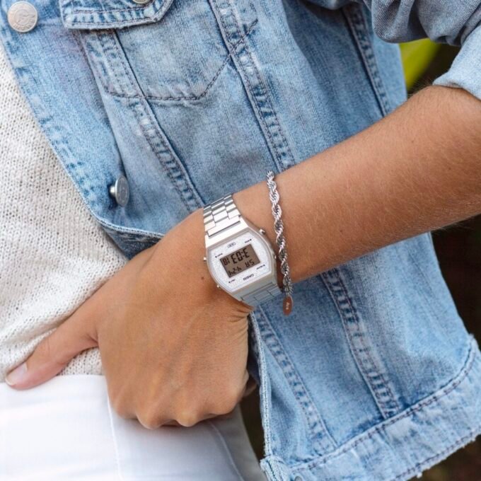 Montre CASIO Vintage Unisexe - B640WDG-7DF - Bracelet Gris En Acier Inoxydable - Cadran Blanc - 12 Mois De Garantie