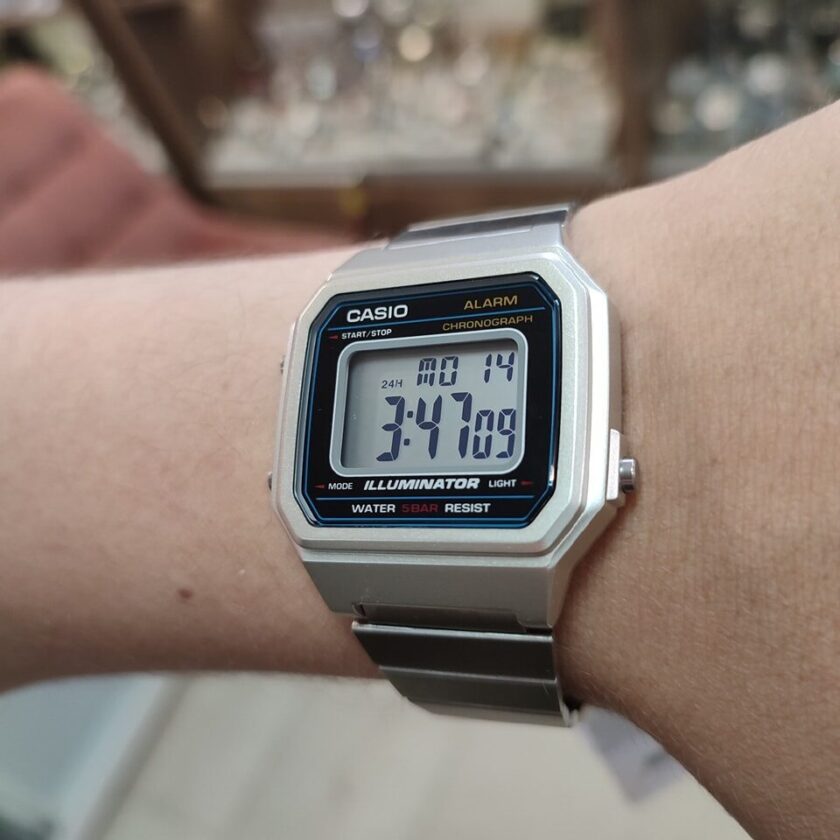 aiwatch_B650WD-1ADF - Montre CASIO Vintage Jeunesse - B650WD-1ADF - Bracelet Gris En Acier Inoxydable - Résistante à l'eau - 12 Mois De Garantie