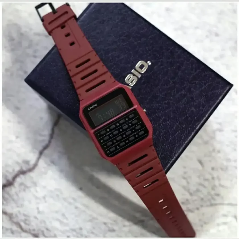 aiwatch_CA-53WF-4BDF - Montre Calculatrice Casio - CA-53WF-4BDF - Bracelet en Résine Rouge Bordeau - Affichage Numérique - Résistant à l'eau