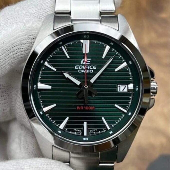 Montre Homme Casio Analogique à 3 aiguilles EFV-140D-3AVUDF - Bracelet Gris En Acier Inoxydable - Résistance à l'eau 10 ATM