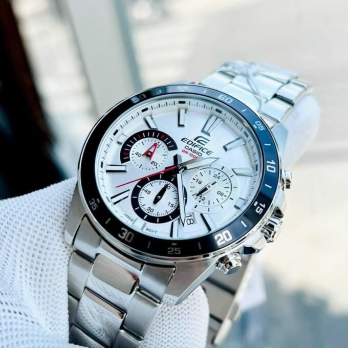 Montre CASIO Homme - EFV-570D-7AVUDF-Bracelet Gris En Acier Inoxydable - Cadran Blanc - 12 Mois De Garantie