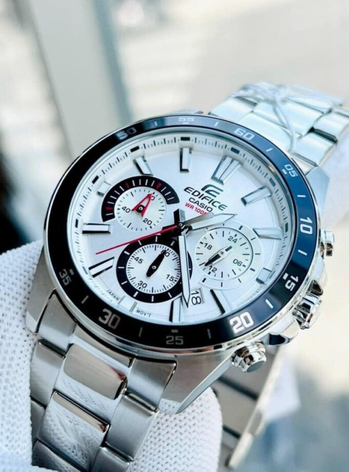 Montre CASIO Homme - EFV-570D-7AVUDF-Bracelet Gris En Acier Inoxydable - Cadran Blanc - 12 Mois De Garantie