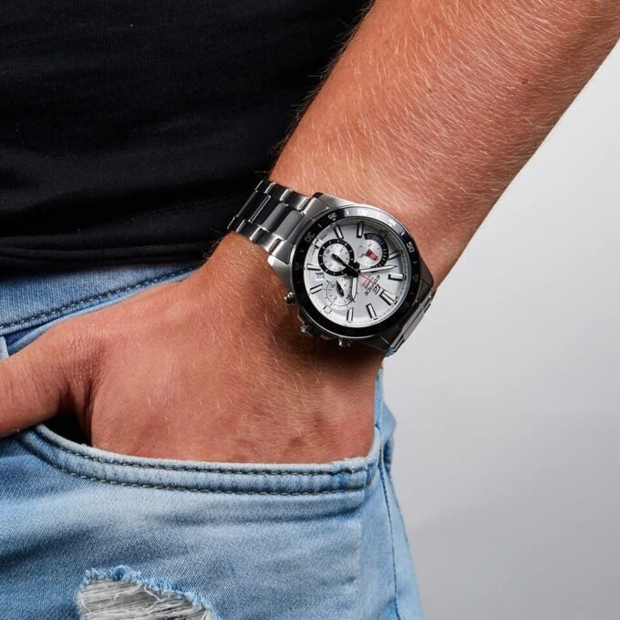 Montre CASIO Homme - EFV-570D-7AVUDF-Bracelet Gris En Acier Inoxydable - Cadran Blanc - 12 Mois De Garantie