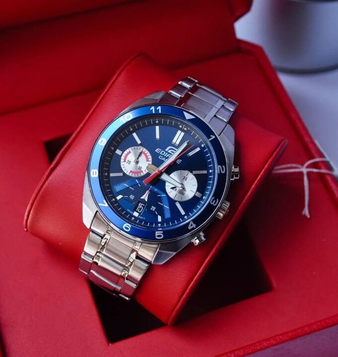 Montre CASIO Homme - EFV-590D-2AVUDF - Bracelet Gris En Acier Inoxydable - Résistante à l'eau - 12 Mois De Garantie