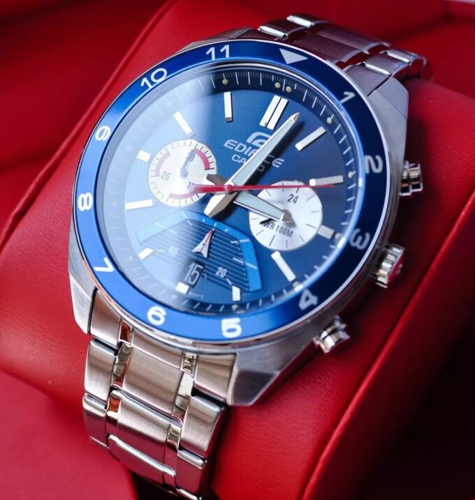 Montre CASIO Homme - EFV-590D-2AVUDF - Bracelet Gris En Acier Inoxydable - Résistante à l'eau - 12 Mois De Garantie