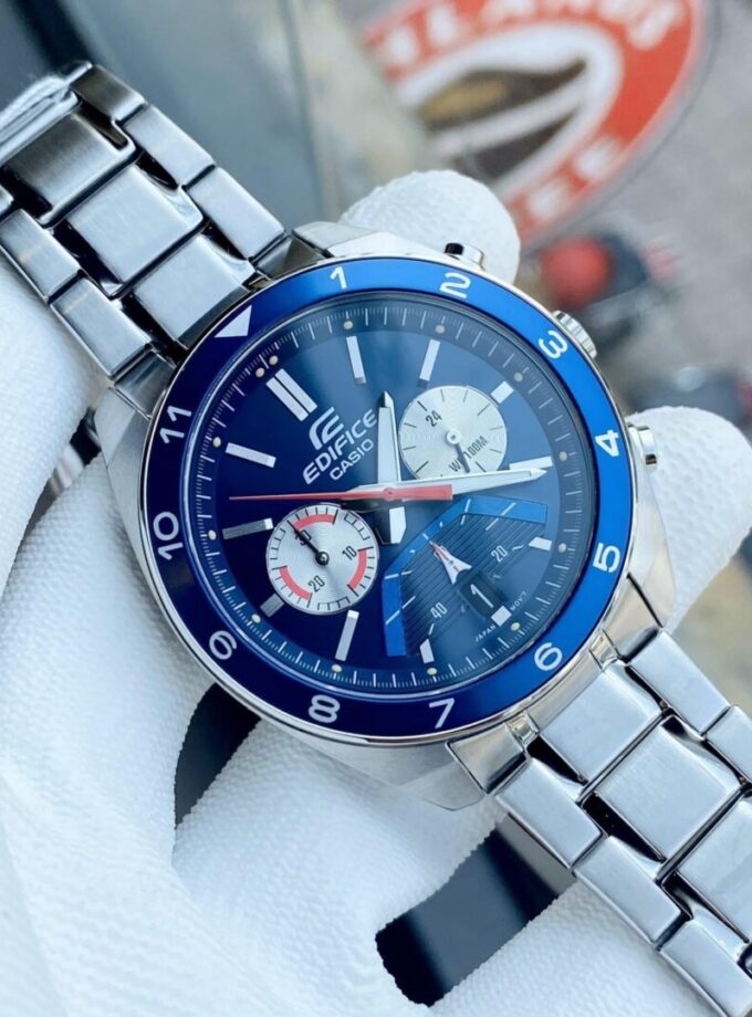 Montre CASIO Homme - EFV-590D-2AVUDF - Bracelet Gris En Acier Inoxydable - Résistante à l'eau - 12 Mois De Garantie