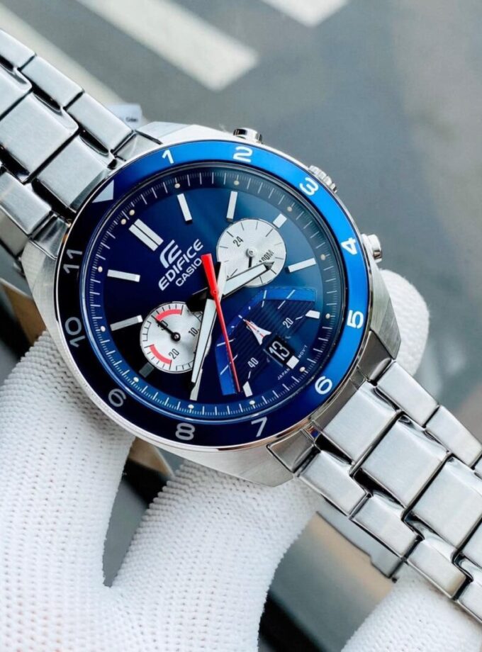 Montre CASIO Homme - EFV-590D-2AVUDF - Bracelet Gris En Acier Inoxydable - Résistante à l'eau - 12 Mois De Garantie