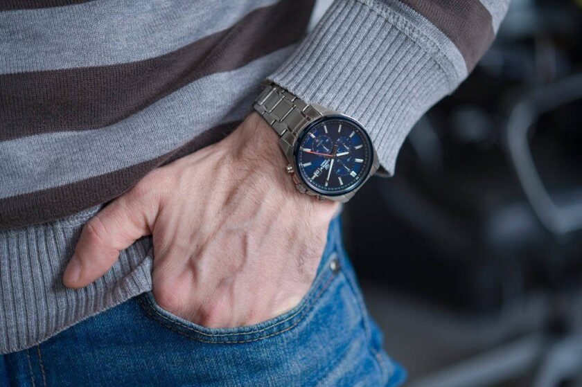 aiwatch_EFV-610DB-2AVUDF - Montre CASIO Homme - Bracelet Gris En Acier Inoxydable - Résistante à l'eau - 12 Mois De Garantie - EFV-610DB-2AVUDF