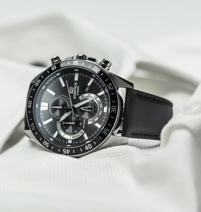 Montre-Bracelet Homme Casio Edifice - EFV-620L-1AVUDF - Bracelet Noir en Cuir Véritable - Résistance à l'eau 10 ATM