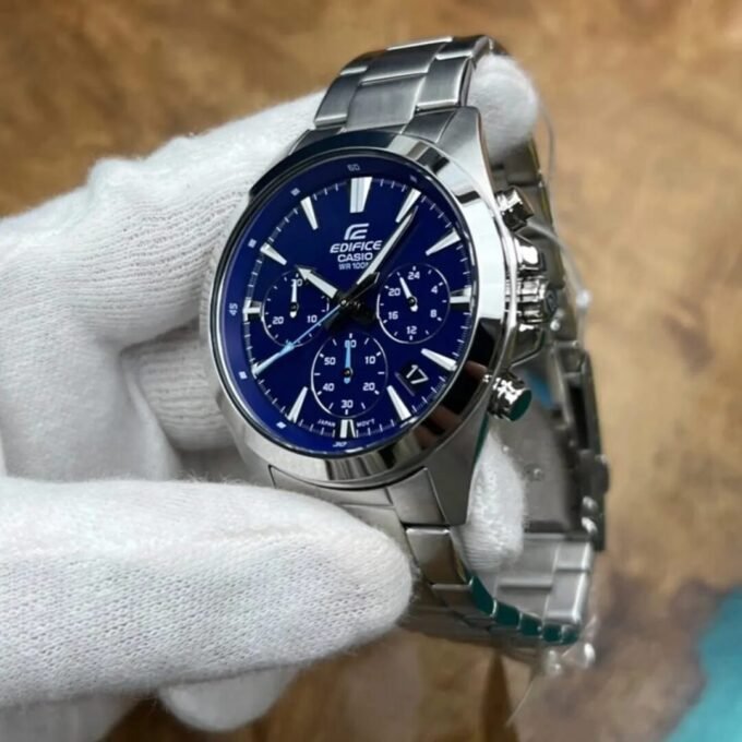 Montre Homme Casio Chronographe standard EFV-630D-2AV - Bracelet Gris En Acier Inoxydable - Résistance à l'eau 10 ATM