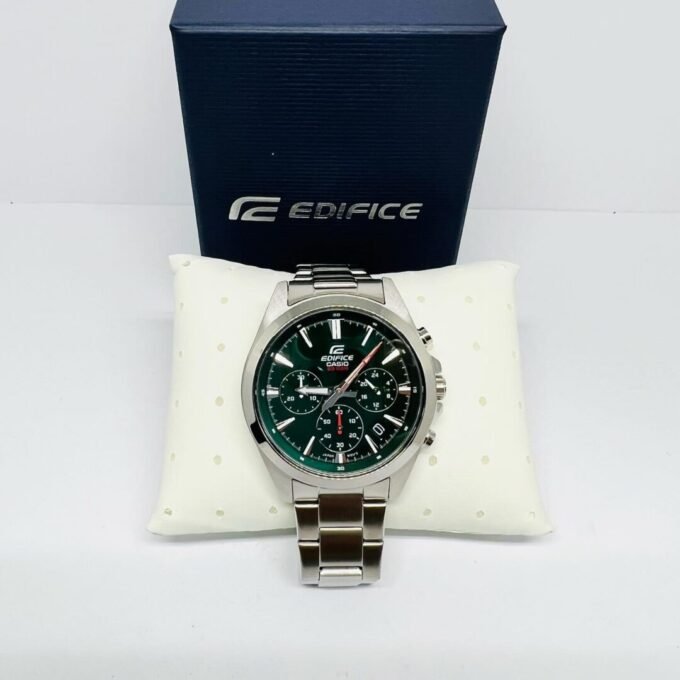 Montre Homme Casio Chronographe standard EFV-630D-3AV - Bracelet Gris En Acier Inoxydable - Résistance à l'eau 10 ATM