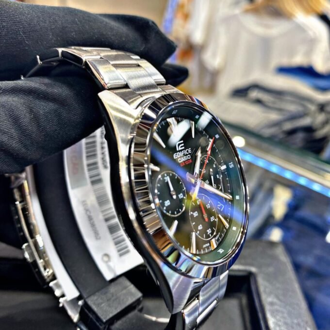 Montre Homme Casio Chronographe standard EFV-630D-3AV - Bracelet Gris En Acier Inoxydable - Résistance à l'eau 10 ATM