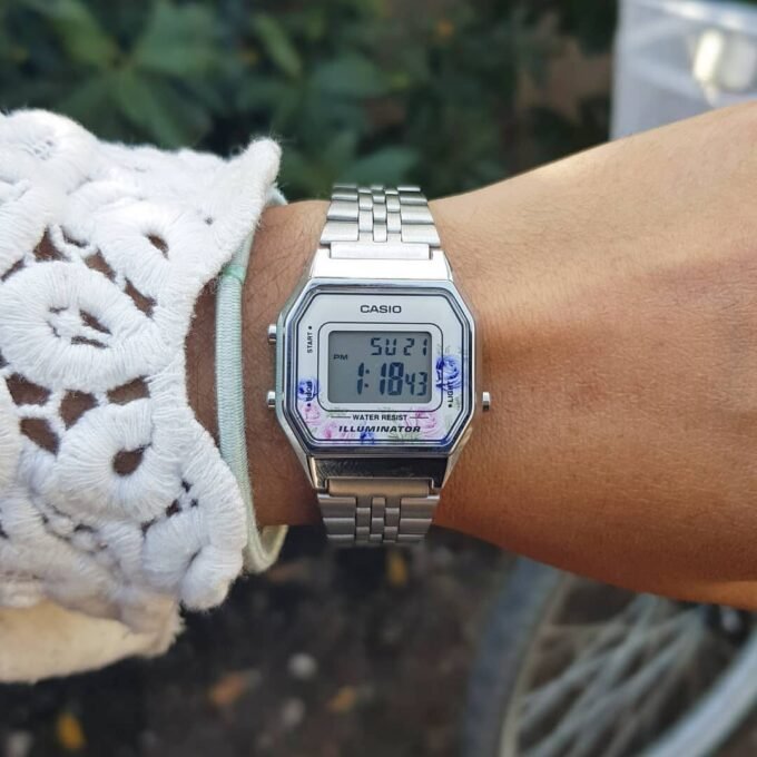 Montre Femme Casio - D204 LA680WA-4CDF VINTAGE - Bracelet en acier inoxydable - Résistant à l'eau