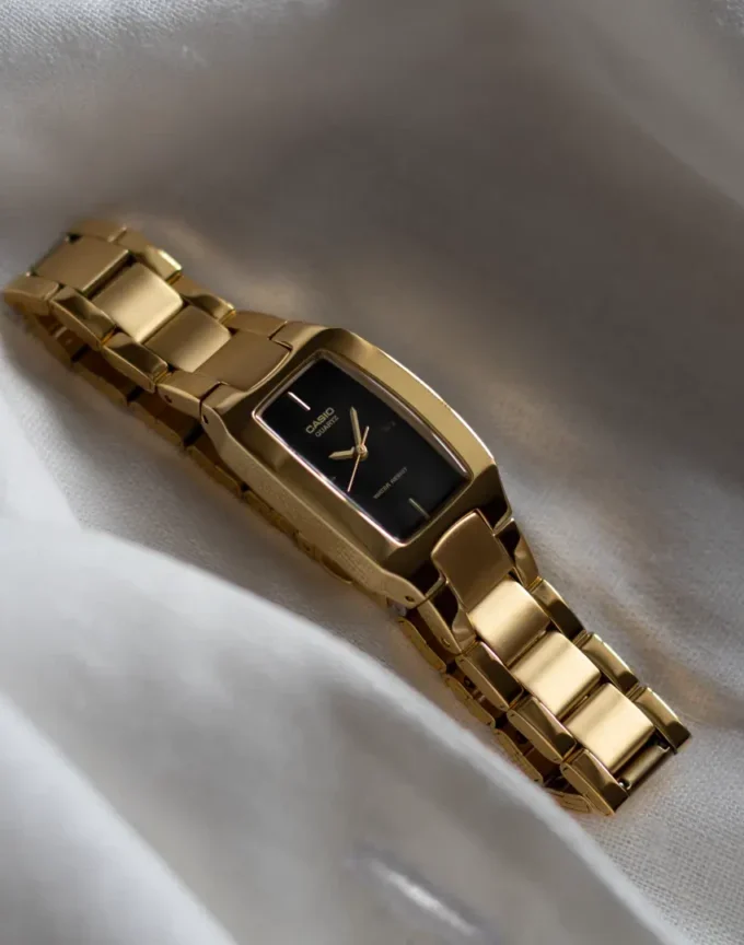 Montre CASIO Femme - LTP-1165N-1CRDF - Bracelet Dorée En Acier Inoxydable - Résistante à l'eau - 12 Mois De Garantie