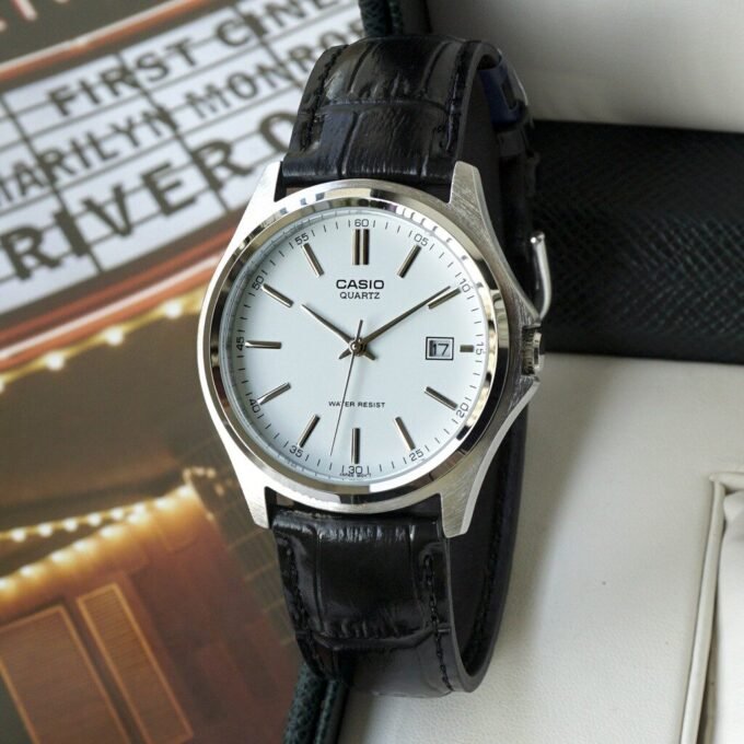 Montre Femme Casio - LTP-1183E-7ADF - Bracelet en acier inoxydable - Résistant à l'eau