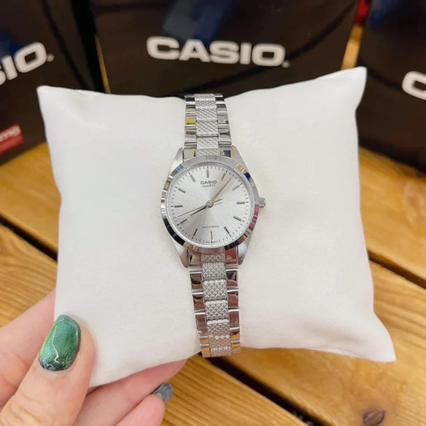 aiwatch_LTP-1274D-7ADF - Montre CASIO Femme - LTP-1274D-7ADF - Bracelet Gris En Acier Inoxydable - Cadran Blanc - 12 Mois De Garantie