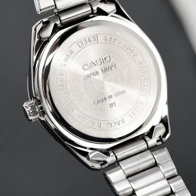 Montre Classique Femme - Casio - Acier Inoxydable, Bracelet Métal, Étanche, Design Élégant - Argent - LTP-1302D-1A2VDF