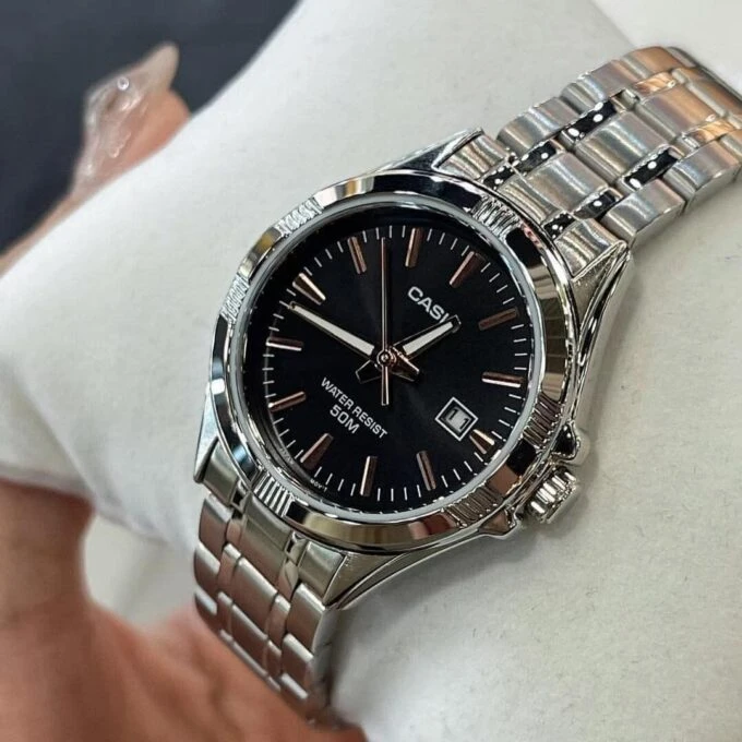 Montre Femme Casio - LTP-1308D-1A2VDF - Bracelet en acier inoxydable - Affichage analogique - Résistant à l'eau