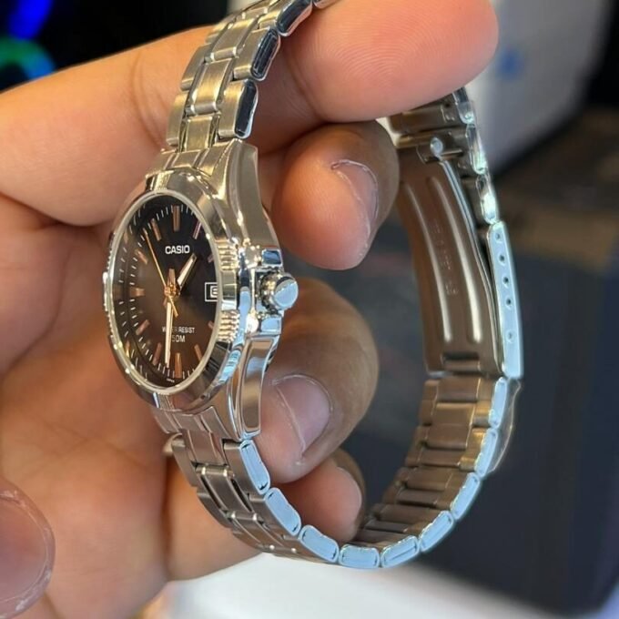 Montre Femme Casio - LTP-1308D-1A2VDF - Bracelet en acier inoxydable - Affichage analogique - Résistant à l'eau