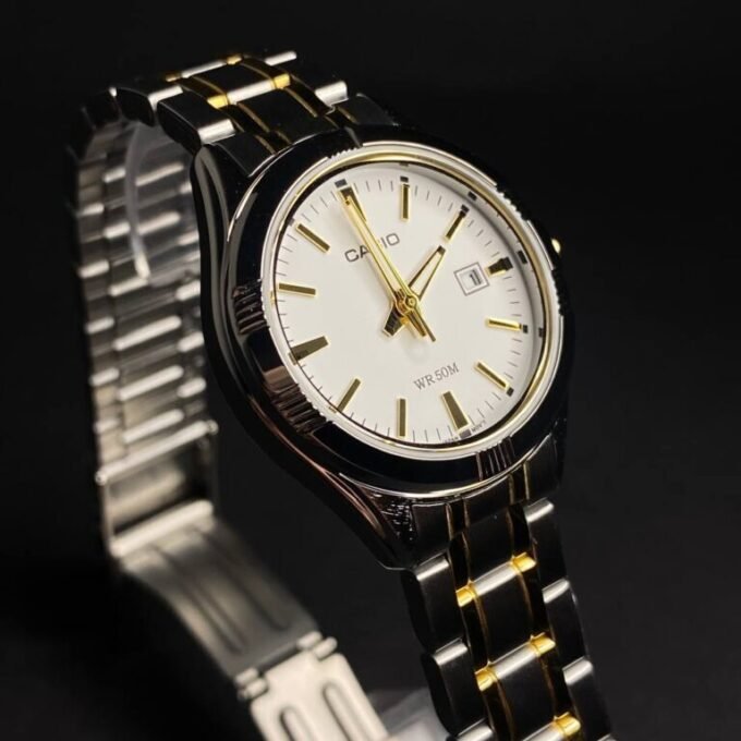 Montre Casio Femme - Bracelet Gris/Dorée En Acier Inoxydable - Cadran Blanc - 12 Mois De Garantie - Ltp-1308Sg-7Avdf