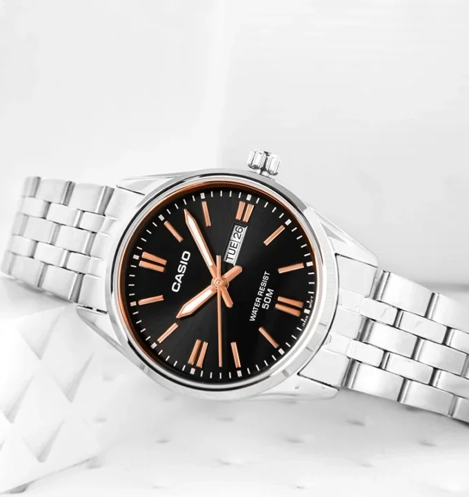 Montre Femme - Casio Collection LTP-1335D-1A2VDF - Quartz Précis, Luminescente, Résistante à l’Eau 5 Bar, Verre Minéral - Acier Inoxydable - Argent - Référence LTP-1335D-1A2VDF