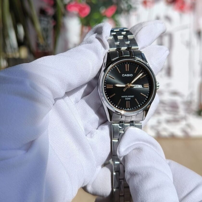 aiwatch_LTP-1335D-1A2VDF - Montre Femme - Casio Collection LTP-1335D-1A2VDF - Quartz Précis, Luminescente, Résistante à l’Eau 5 Bar, Verre Minéral - Acier Inoxydable - Argent - Référence LTP-1335D-1A2VDF