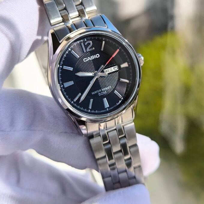 Montre Femme Casio - LTP-1335D-1AVDF - Bracelet en acier inoxydable - Affichage analogique - Résistant à l'eau