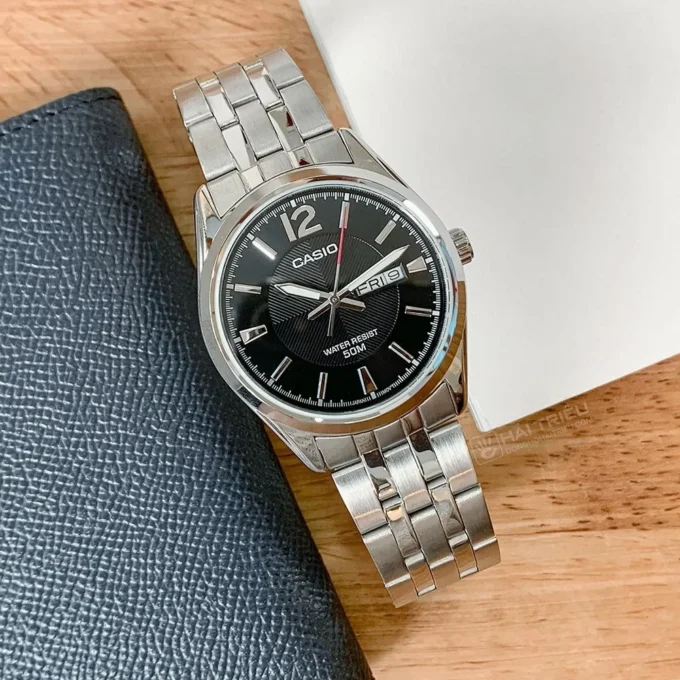 Montre Femme Casio - LTP-1335D-1AVDF - Bracelet en acier inoxydable - Affichage analogique - Résistant à l'eau