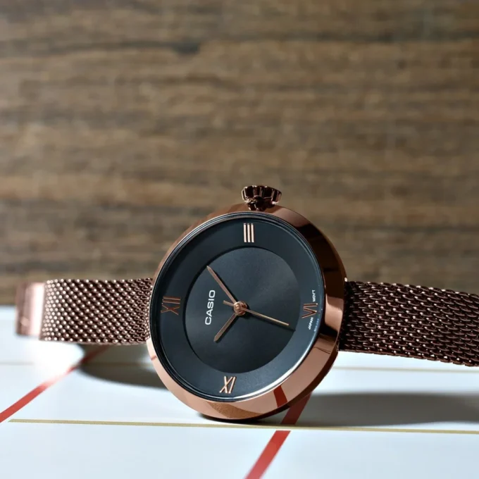 Casio Montre Femme LTP-E154MR-1ADF - Bracelet en Acier Inoxydable - Or Rosé