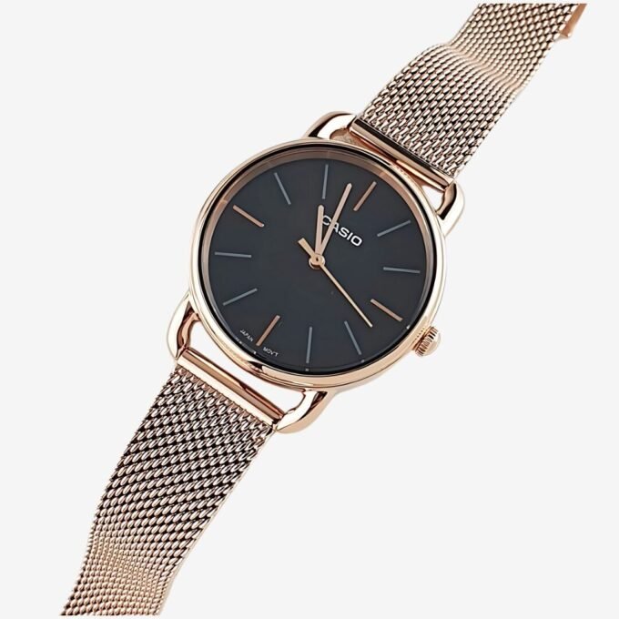 Montre Femme Casio Classique – Acier inoxydable, Maille, Verre minéral, Résistante à l’eau, Précision ±20s/mois, Or rose, Réf. LTP-E412MPG-1ADF