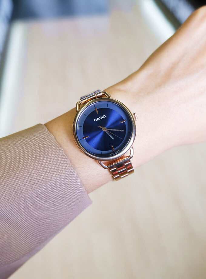 aiwatch_LTP-E413PG-2ADF - Montre Casio Femme - LTP-E413PG-2ADF - Bracelet Dorée En Acier Inoxydable - Résistante À L'Eau - 12 Mois De Garantie