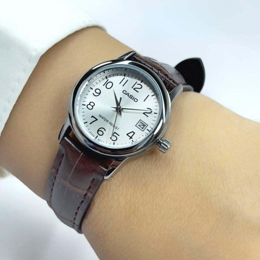 aiwatch_LTP-V002L-7B2UDF - Montre CASIO Femme - Bracelet Marron En Cuir Véritable - Cadran Blanc - 12 Mois De Garantie - LTP-V002L-7B2UDF