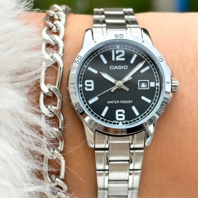 Montre CASIO Femme - Bracelet Gris En Acier Inoxydable - Résistante à l'eau - 12 Mois De Garantie - LTP-V004D-1B2UDF