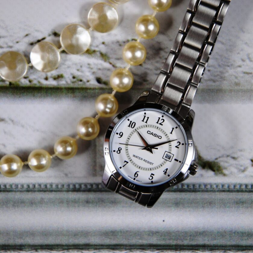 aiwatch_LTP-V004D-7BUDF - Montre Casio Femme - LTP-V004D-7BUDF - Bracelet Gris En Acier Inoxydable - Cadran Blanc - 12 Mois De Garantie