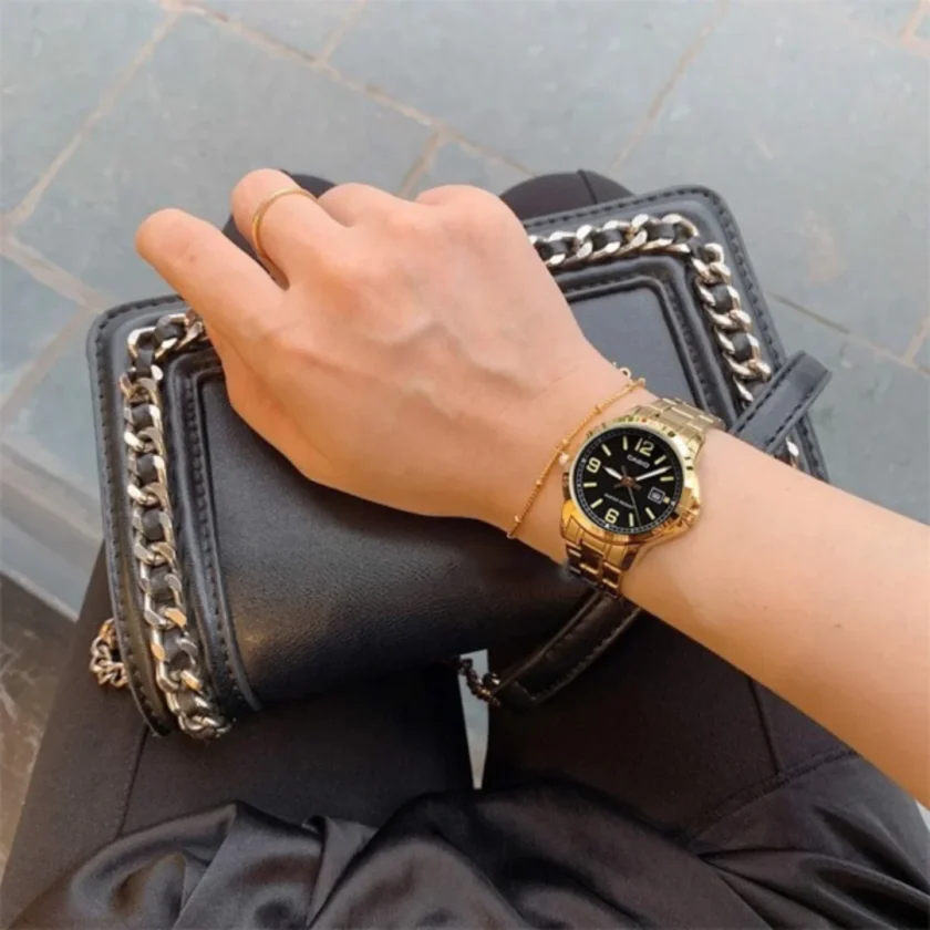 aiwatch_LTP-V004G-1BUDF - Montre CASIO Femme - Bracelet DoRée En Acier Inoxydable - Résistante à l'eau - 12 Mois De Garantie - LTP-V004G-1BUDF