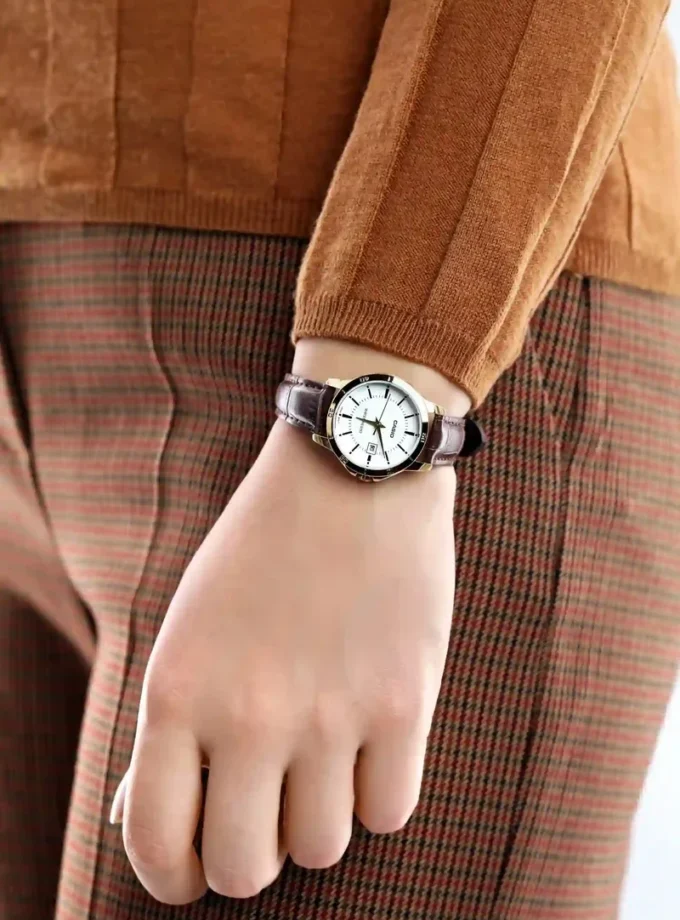 Montre CASIO Femme - LTP-V004GL-7AUDF - Bracelet Marron En Cuir Véritable - Cadran Blanc - 12 Mois De Garantie