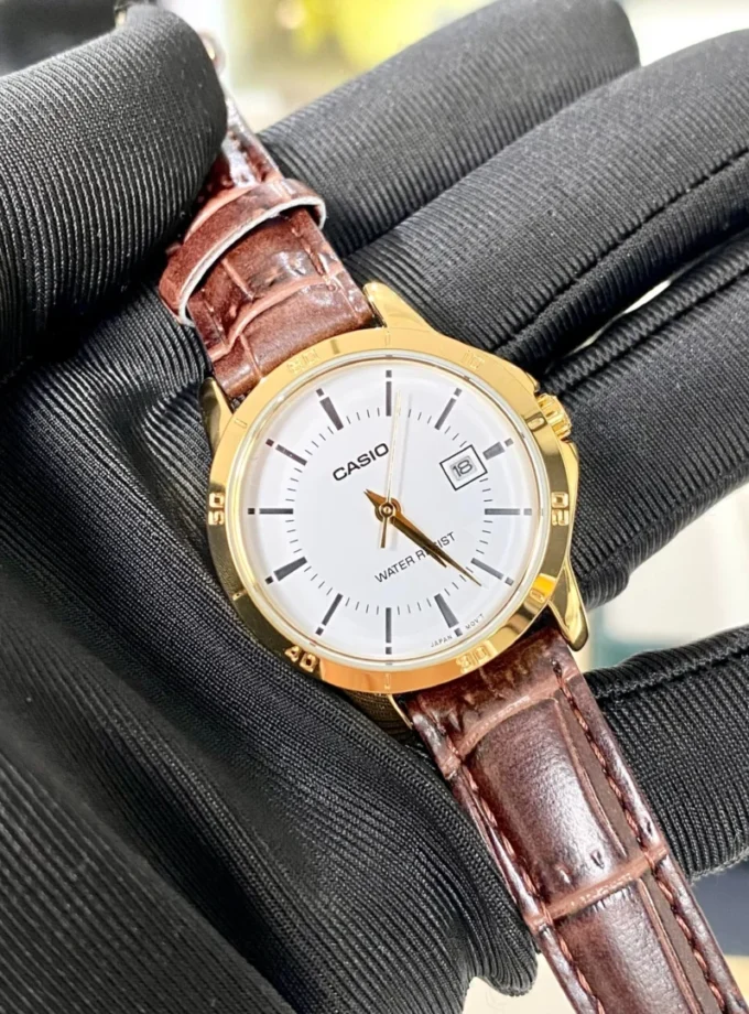 Montre CASIO Femme - LTP-V004GL-7AUDF - Bracelet Marron En Cuir Véritable - Cadran Blanc - 12 Mois De Garantie