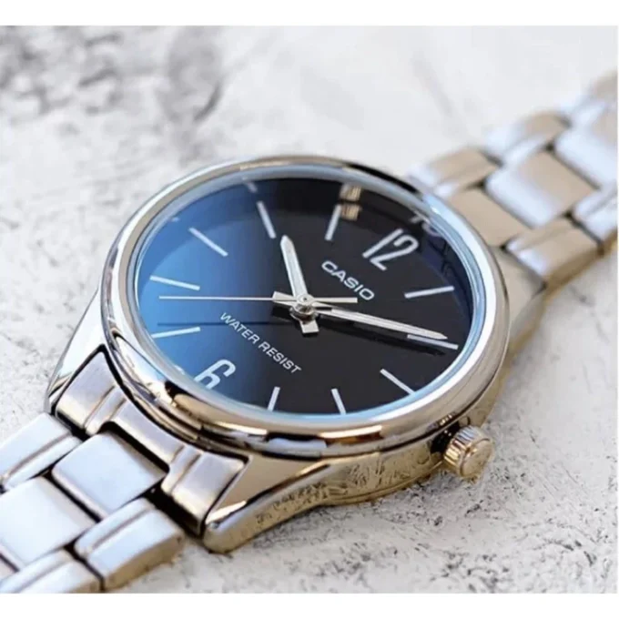 Montre-Bracelet Femme Casio Collection LTP-V005D-1BUDF - Bracelet Gris En Acier Inoxydable - Résistante à l'Eau