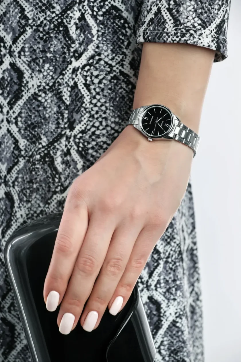 aiwatch_LTP-V005D-1BUDF - Montre-Bracelet Femme Casio Collection LTP-V005D-1BUDF - Bracelet Gris En Acier Inoxydable - Résistante à l'Eau
