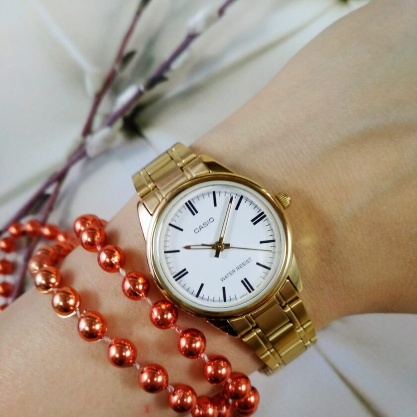 aiwatch_LTP-V005G-7AUDF - Montre Casio Femme - Bracelet Dorée En Acier Inoxydable - Cadran Blanc - 12 Mois De Garantie - Ltp-V005G-7Audf
