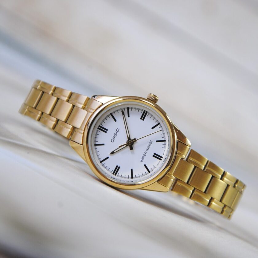 aiwatch_LTP-V005G-7AUDF - Montre Casio Femme - Bracelet Dorée En Acier Inoxydable - Cadran Blanc - 12 Mois De Garantie - Ltp-V005G-7Audf