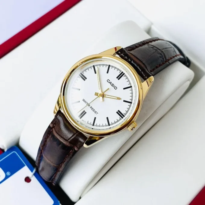 Montre CASIO Femme - Bracelet Marron En Cuir Véritable - Cadran Blanc - 12 Mois De Garantie - LTP-V005GL-7AUDF