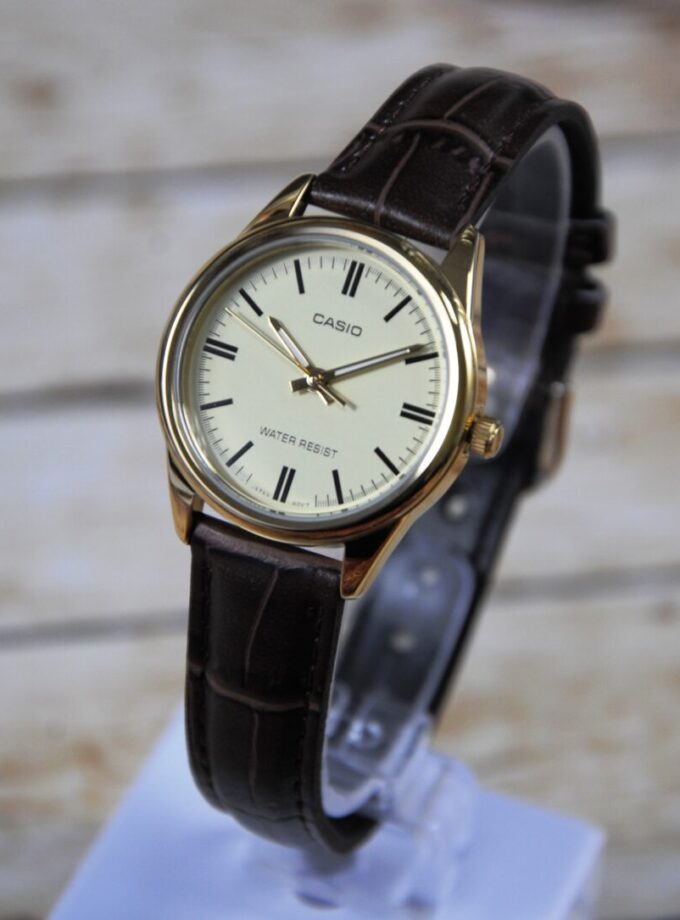 Montre CASIO Femme - Bracelet Marron En Cuir Véritable -Résistante à l'eau - 12 Mois De Garantie - LTP-V005GL-9AUDF