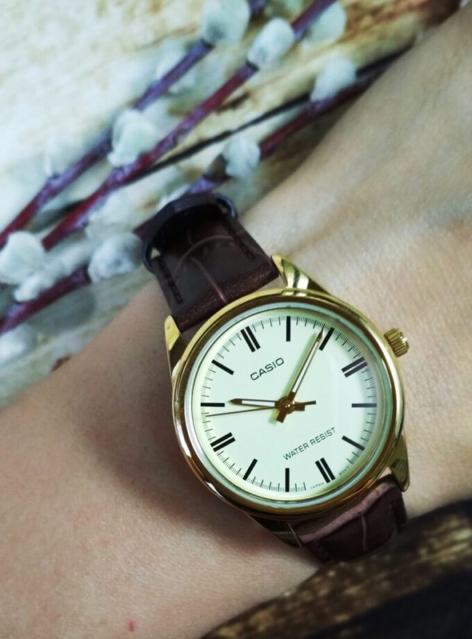 Montre CASIO Femme - Bracelet Marron En Cuir Véritable -Résistante à l'eau - 12 Mois De Garantie - LTP-V005GL-9AUDF