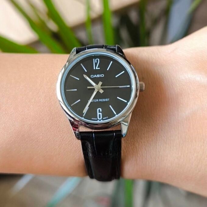 Casio Montre Femme LTP-V005L-1BUDF - Bracelet en Cuir - Noir