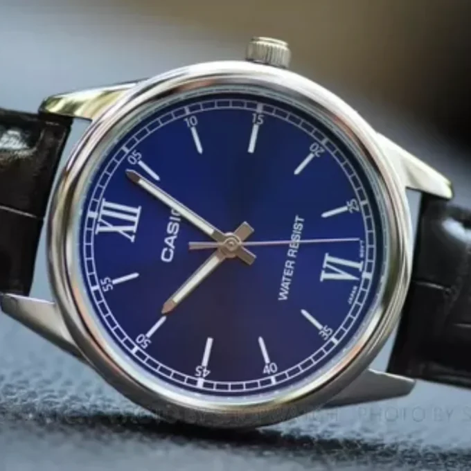 Montre CASIO Femme - LTP-V005L-2BUDF - Bracelet Noir En Cuir Véritable - Résistante à l'eau - 12 Mois De Garantie